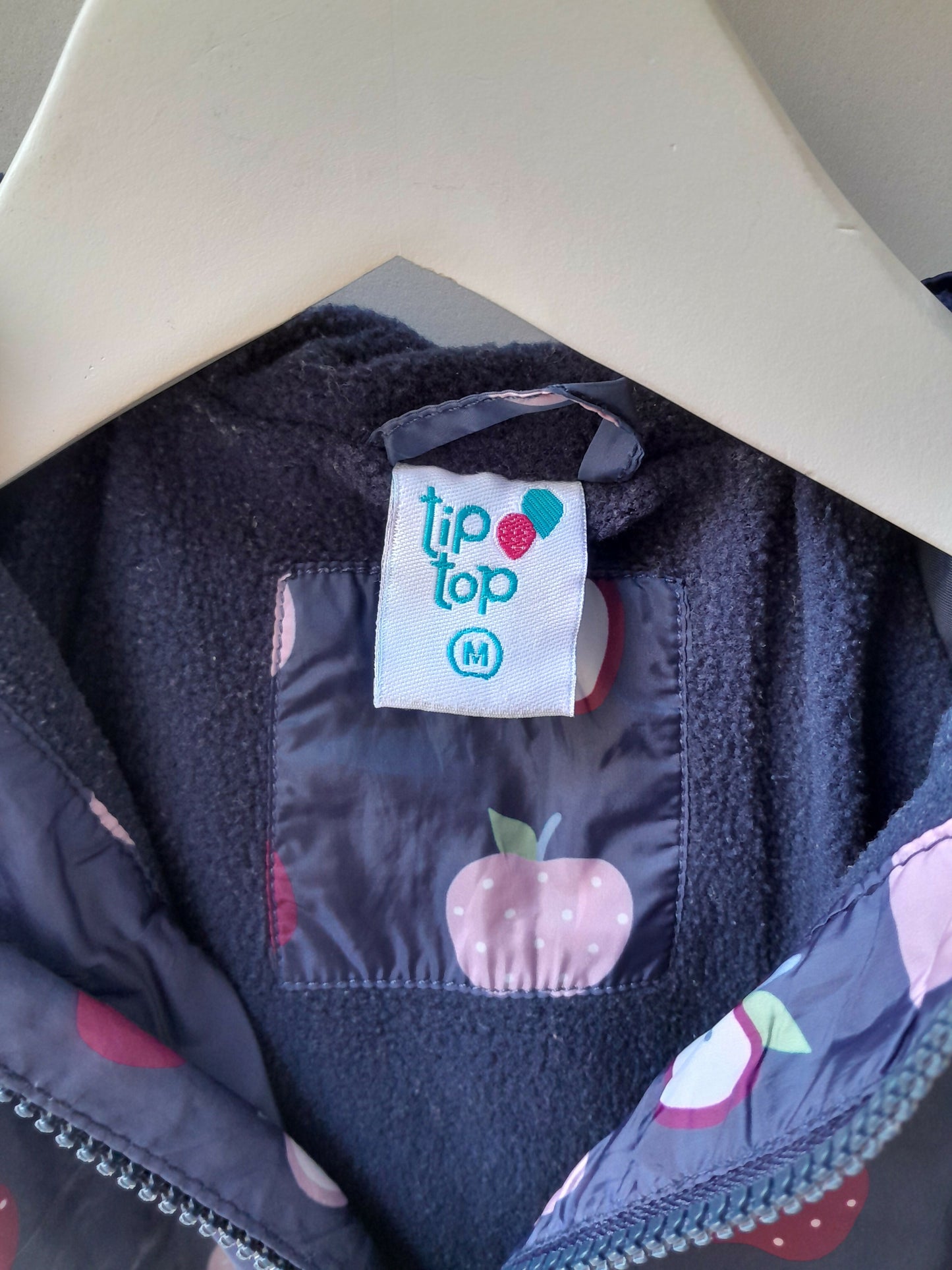 Jaqueta Infantil Tip Top Forrada com Capuz Estampa Maçãs e Morangos - Tam. M