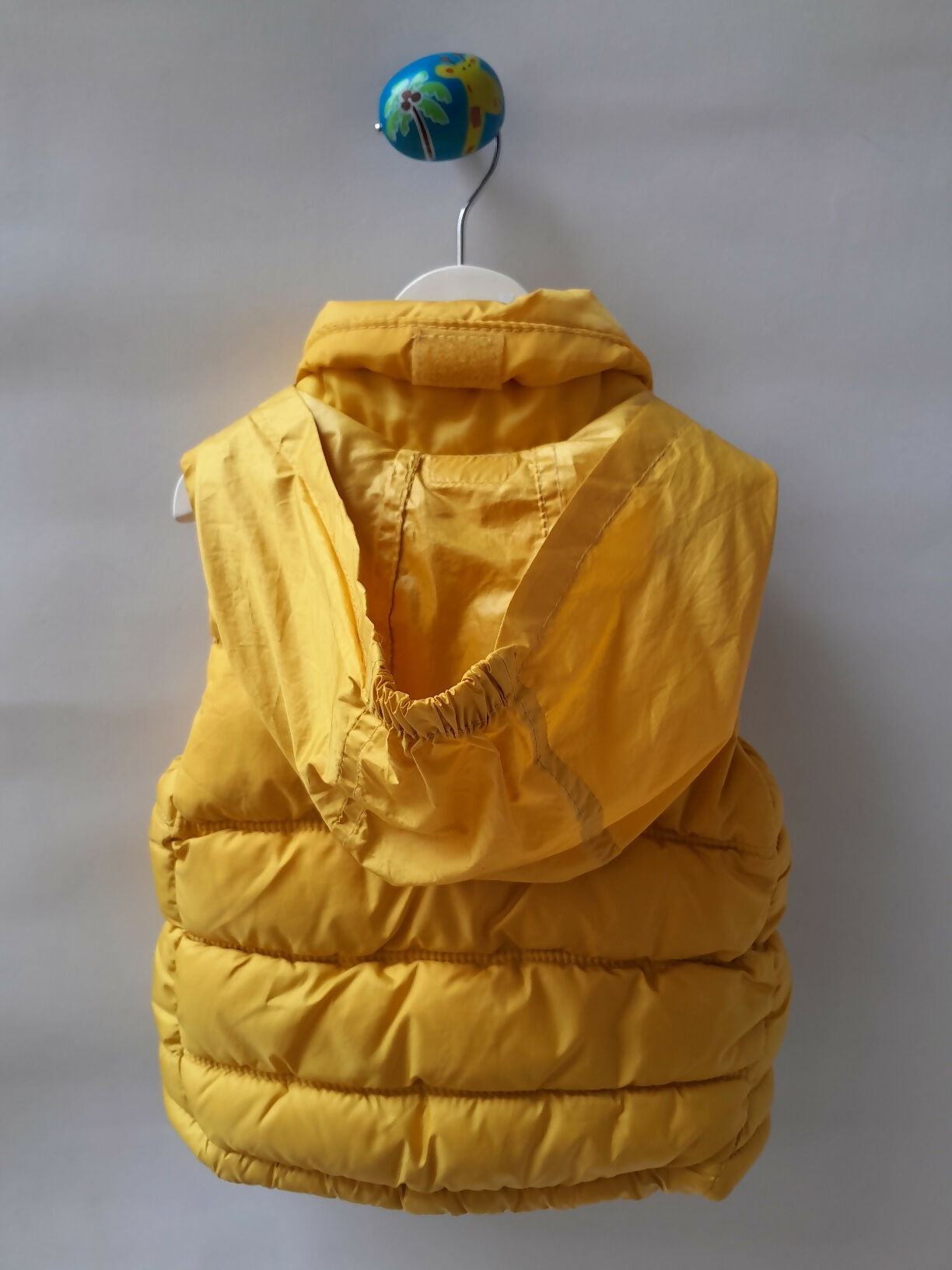 Colete Puffer Zara Baby Mostarda com Capuz 6-9 Meses