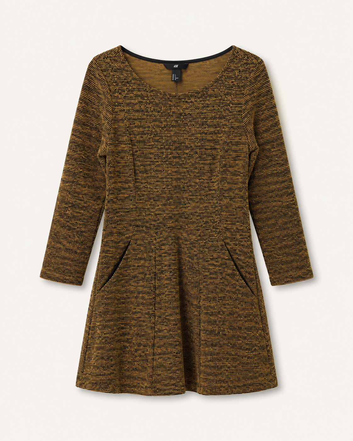Vestido preto e amarelo