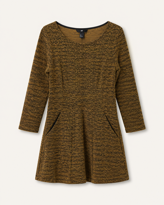 Vestido preto e amarelo