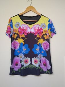 Blusa t-shirt floral grande Spezzato