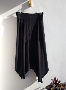 Pantacourt de crepe preto byNV - 40