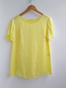 T-shirt de cetim amarelo Carmim - P